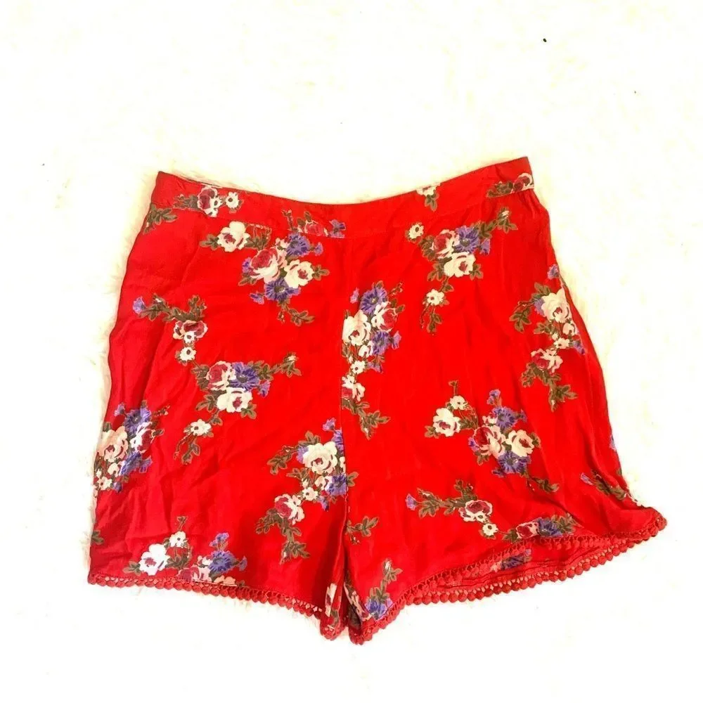 [Miss Selfridge] Red Floral Pattern Shorts - Size 6